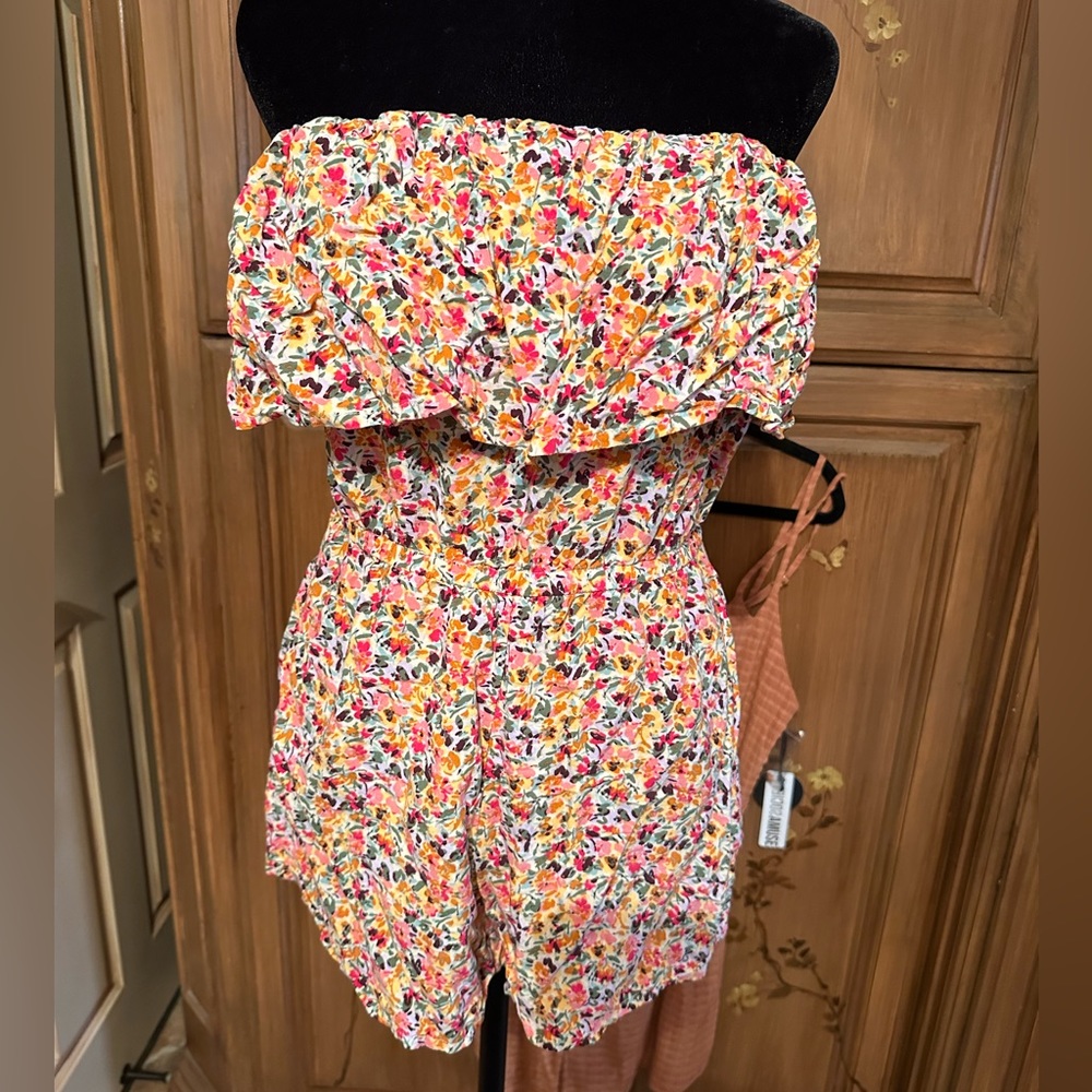 Floral Roxy Romper - Picture 2 of 2